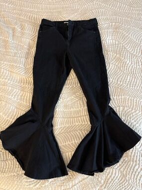 Topshop Jamie Flare Jeans in Black